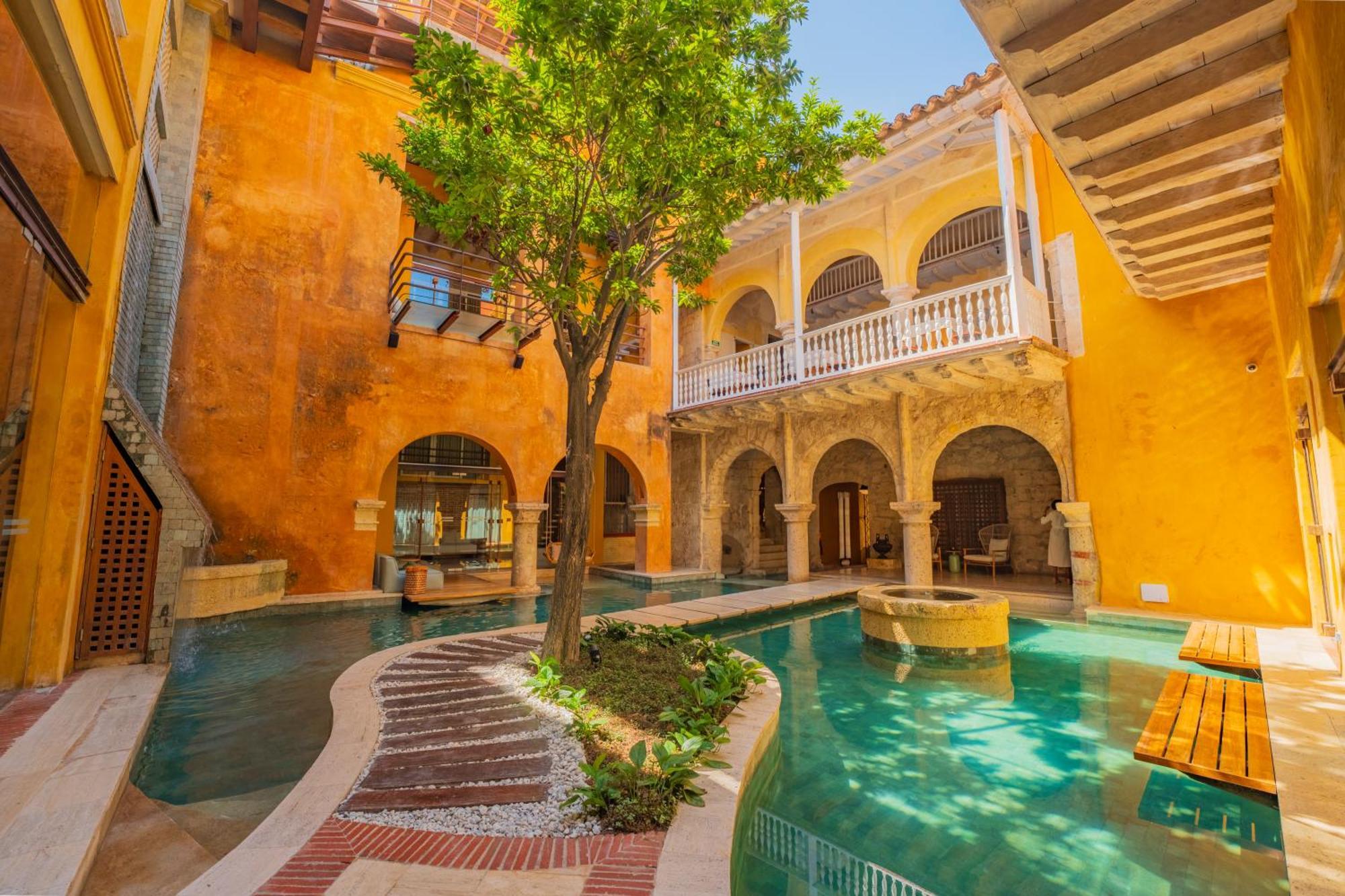 Hotel Casa Pombo 5*